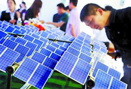 As EU member states review the proposed tariffs on Chinese solar imports,  Chinese solar panel makers are taking action and shifting their business strategy. (Photo/CNTV)