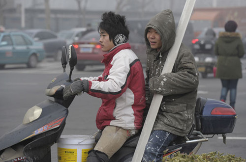 Two migrant workers at a construction site in Nanjing, Jiangsu province. According to Zeng Xiangquan, dean of the School of Labor and Human Resources at Renmin University of China, three phenomena will become normal in coming years in China: Enterprises will find it increasingly difficult to hire people, wages will continue to rise and there will be a growing mismatch of job seekers' skills and employers' demands. [Photo/Provided to China Daily]