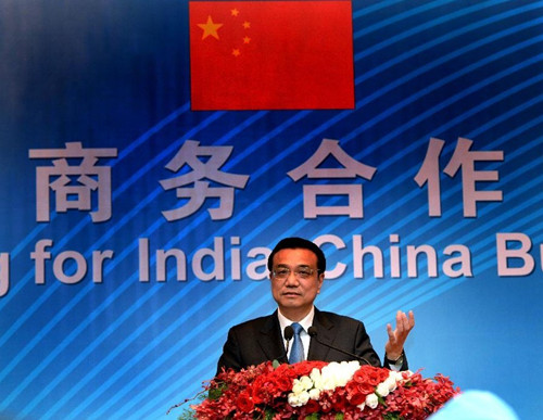 Chinese Premier Li Keqiang attends and addresses the China-India Business Cooperation Summit in Mumbai, India, May 21, 2013. (Xinhua/Ma Zhancheng)
