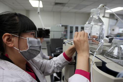 China has designated the biological industry as one of the seven strategic emerging industries in its 12th Five-Year Plan (2011-15). [Photo/China Daily]