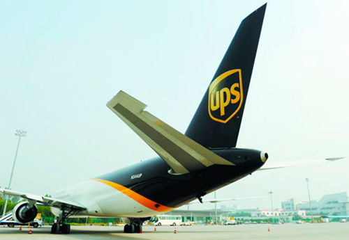 A plane belongings to UPS Inc, the world's largest package delivery company by revenue, at Zhengzhou Xinzheng International Airport. The company is betting on China's growing demand for healthcare products. [Photo/China Daily]  