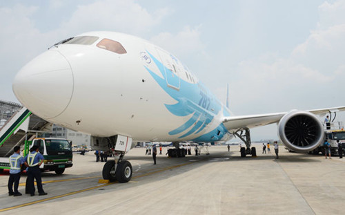 A China Southern Airlines' Boeing 787 Dreamliner parks at Guangzhou Baiyun International Airport on Sunday. The plane arrived in Guangzhou from Seattle, the headquarters of The Boeing Company. Lin Yuding/For China Daily