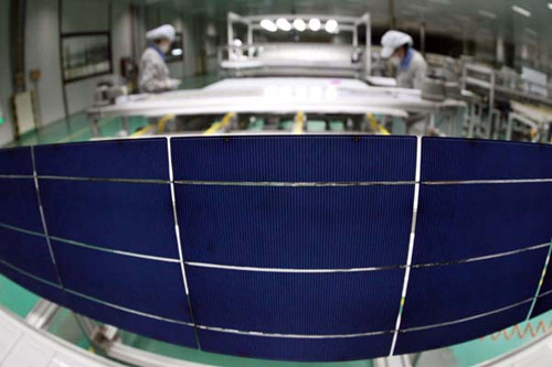 Workers assemble photovoltaic panels for export to Europe in Lianyungang, Jiangsu province, on Tuesday. The European Commission has announced the imposition of a provisional anti-dumping duty of 11.8 percent on PV products from China. SI WEI/FOR CHINA DAILY