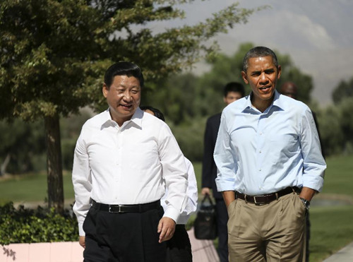 Chinese President Xi Jinping (L) and U.S. President Barack Obama take a walk before heading into their second meeting, at the Annenberg Retreat, California, the United States, June 8, 2013. Chinese President Xi Jinping and U.S. President Barack Obama held the second meeting here on Saturday to exchange views on economic ties. (Xinhua/Lan Hongguang)