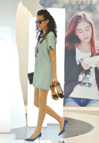 During spring and summer this year, footwear trends have been described as extremely fun and vibrant. There are classic high heels, metallic finishes, transparent footwear and eye-catching prints. [Photo/Provided to China Daily]