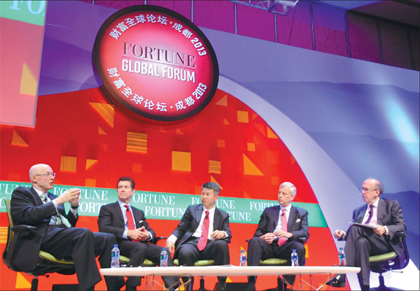 From left: Henry Paulson, former US treasury secretary; Alexei Ge Siji, Johnson & Johnson CEO; Cai Hongbin, dean of Peking University's Guanghua School of Management; Dominic Barton, McKinsey & Co global managing director; and Stephen Roach, researcher at Yale University. More than 600 global business and political leaders participated in the 2013 Fortune Global Forum in Chengdu to discuss issues facing the world. [Photo/Provided to China Daily]