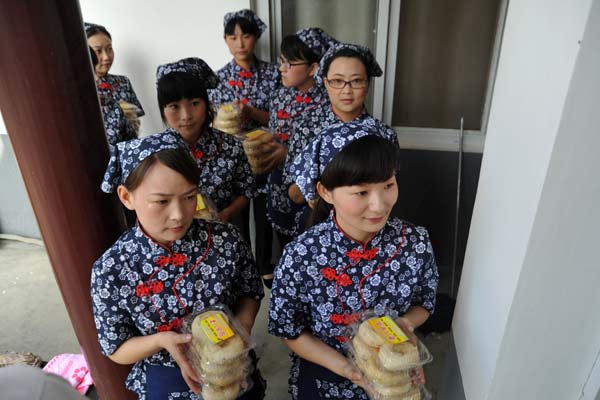 Waitresses serve snacks at a teahouse in Chaohu, Anhui province. The non-manufacturing Purchasing Managers' Index decreased to 53.9 in June from 54.3 in May. LI YUANBO/FOR CHINA DAILY 