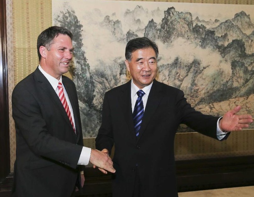 Chinese Vice Premier Wang Yang (R) meets with Australian Trade Minister Richard Marles in Beijing, capital of China, July 24, 2013. (Xinhua/Ding Lin)