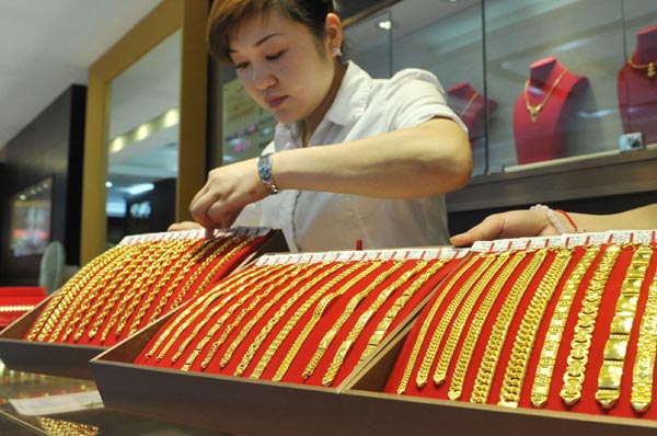 In the first half of this year, China's gold purchase surged by 54 percent year-on-year to 706.36 metric tons, according to the China Gold Association. Hu Jianhuan/for China Daily