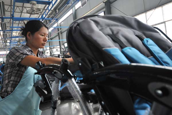 Activity in China's manufacturing sector rebounded strongly this month, and major economic indicators released in recent weeks all point to a stabilization of the economy. [LI ZONGXIAN/FOR CHINA DAILY]