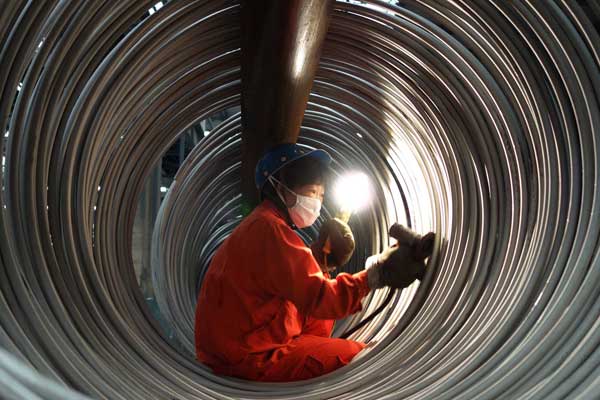 A worker polishes stainless steel wire rods at a specialty steel plant in Dalian, Liaoning province. The National Bureau of Statistics said on Tuesday that industrial enterprises with annual sales exceeding 20 million yuan ($3.2 million) achieved total profit of 3 trillion yuan from January to July, up 11.1 percent year-on-year. LIU DEBIN/FOR CHINA DAILY