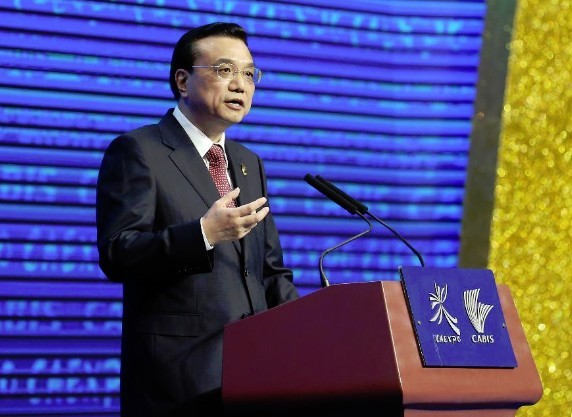 Chinese Premier Li Keqiang delivers a keynote speech at the opening ceremony of the tenth China-ASEAN Expo in Nanning, capital of south China's Guangxi Zhuang Autonomous Region, Sept. 3, 2013. (Xinhua/Yao Dawei) 