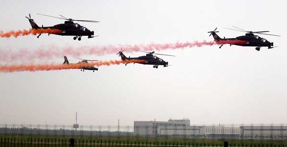 WZ-10 attack helicopters from the Fenglei aerobatic team perform at the Second China Helicopter Expo in Tianjin on Thursday. Fenglei is China's first helicopter aerobatic team, and one of only seven such teams in the world.CHENG GONG/FOR CHINA DAILY