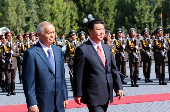 President Xi Jinping and his Uzbek counterpart Islam Karimov inspect ceremonial guards of honor before their talks in Tashkent on Monday. Xi is on his first tour of Central Asia since he took office in March. [Ding lin/Xinhua]