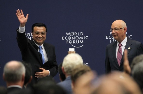 Chinese Premier Li Keqiang meets entrepreneurs attending the Summer Davos Forum in the city of Dalian in Northeast China's Liaoning province on Sept 10, 2013. [Photo by Zou Hong/chinadaily.com.cn]