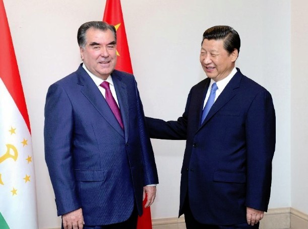 Chinese President Xi Jinping (R) meets with Tajik President Emomali Rakhmon in Bishkek, Kyrgyzstan, Sept. 12, 2013. (Xinhua/Wang Ye)