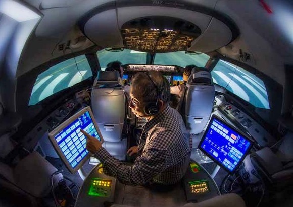 Pilots in a Boeing 787 simulator in Singapore. Chinese airlines can also train new pilots for 787 aircraft in Shanghai, because the same simulator has been operating in Shanghai since June 2012. Provided to China Daily