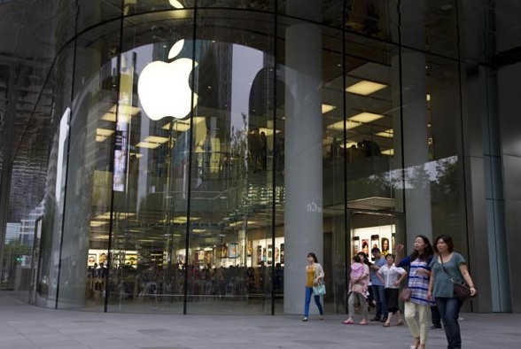 Apple's iPhone 5C was probably priced too high and the iPhone 5S does not offer Chinese potential buyers anything significantly new, according to experts. Provided to China Daily