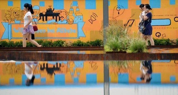 Workers in the Xixi industrial park of Alibaba Group Holding Ltd in Hangzhou, Zhejiang province, on Aug 26 when the park opened. Dong Xuming/For China Daily