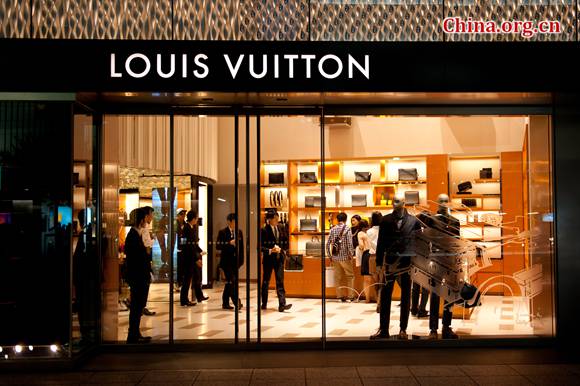 China's insatiable obsession with high-end luxury items has helped groups like LVMH and Richemont to boom. [Chen Boyuan / China.org.cn]