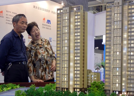A couple visits a housing expo in Suzhou, Jiangsu province, on Oct 2. New home prices in 100 major Chinese cities averaged 10,554 yuan ($1,724) per square meter in September, up for a 16th consecutive month in month-on-month terms. Wang Jiankang/For China Daily