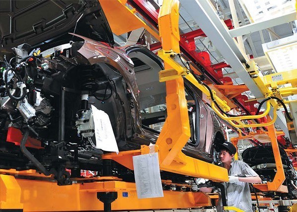 An employee at a workshop of Dongfeng Peugeot Citroen Automobile Co Ltd in Wuhan, Hubei province. Starting in May, China became PSA's largest market globally. Shepherd Zhou / For China Daily  