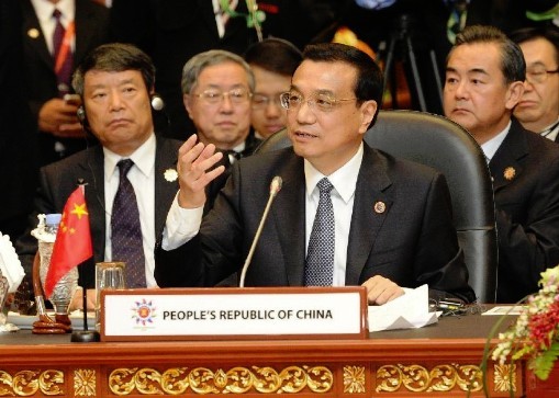 Chinese Premier Li Keqiang (front) attends the 16th China-ASEAN leaders' meeting in Bandar Seri Begawan, Brunei, Oct. 9, 2013. (Xinhua/Liu Jiansheng)