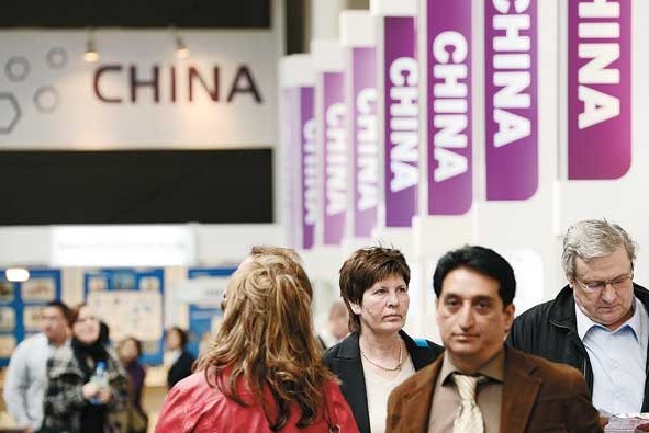 Visitors throng the China pavilion at the Hannover Industrial Exposition. China's total investment in Europe was $10 billion by 2011 and is expected to reach $250 billion to $500 billion by 2020. [MA NING / XINHUA]  