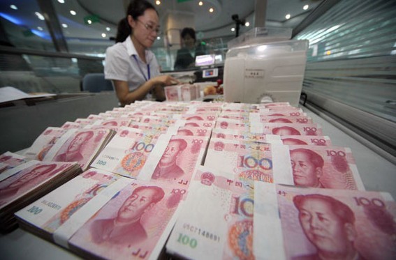 A clerk counts money at a bank in Ganyu, Jiangsu province. Yuan has appreciated 43 percent since a new exchange rate mechanism was implemented in 1994. SI WEI / FOR CHINA DAILY  