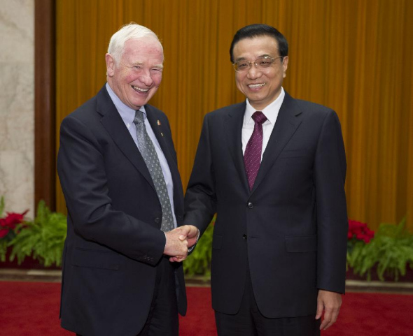 Chinese Premier Li Keqiang (R) shakes hands with Governor General of Canada David Johnston prior to their meeting at the Great Hall of the People in Beijing, capital of China, Oct. 18, 2013. (Xinhua/Huang Jingwen)