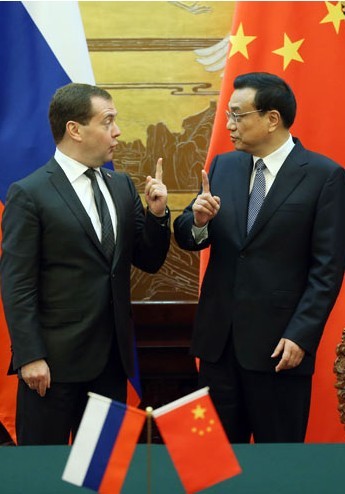 Premier Li Keqiang and his Russian counterpart Dmitry Medvedev share a light moment at a signing ceremony in Beijing on Tuesday. Wu Zhiyi / China Daily  