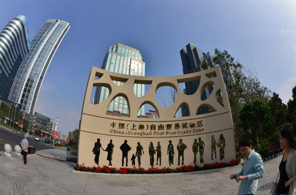 Online sellers based near the China (Shanghai) Pilot Free Trade Zone expect it to benefit trading companies in the area as more overseas orders flood in and new measures stimulate trade. Provided to China Daily  