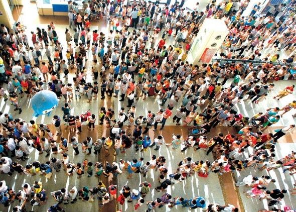 Parents wait in line at the Children's Hospital of Fudan University, Shanghai. The plenum is expected to set an agenda that concerns the welfare of the Chinese people. PHOTOS PROVIDED TO CHINA DAILY  