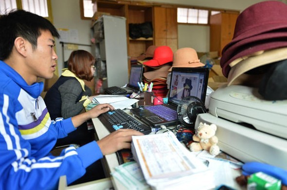 A Taobao vendor takes care of orders in Yiwu, Zhejiang province, on Thursday as Double Eleven Shopping Festival nears. [LYU BIN / FOR CHINA DAILY]  