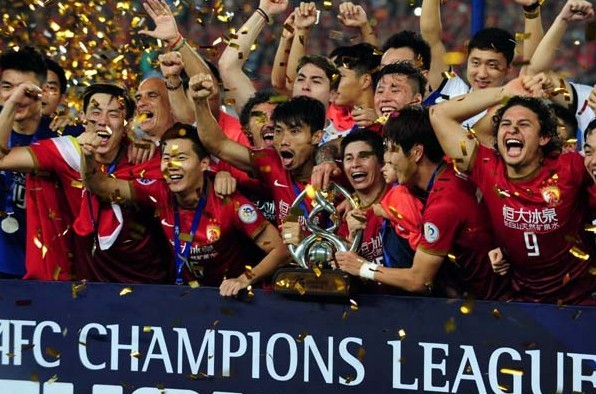 Guangzhou Evergrande players celebrate on Saturday after winning the Asian Football Confederation's Champions League in Guangzhou, Guangdong province. The real estate group took the opportunity for a high-profile launch of its bottled water business, Evergrande Spring.[Photo/China Daily]   