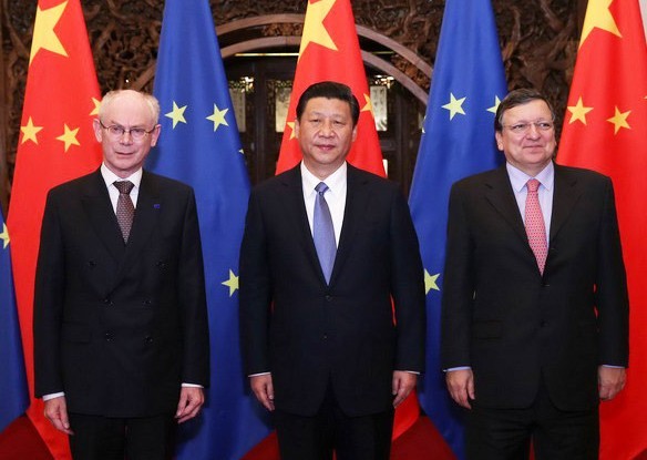 Chinese President Xi Jinping (C), European Council Herman Van Rompuy and President of the European Commission Jose Manuel Barroso pose for photos during the first EU-China summit since Xi's government took power earlier this year. [Photo/Xinhua]  