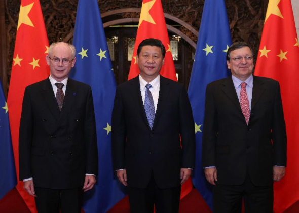 Chinese President Xi Jinping (C) meets with European Council President Herman Van Rompuy (L) and European Commission President Jose Manuel Barroso, who are in Beijing for the 16th China-EU Summit, Nov. 20, 2013. (Xinhua/Pang Xinglei)
