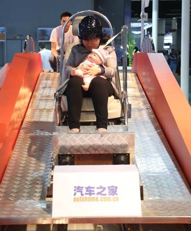 Autohome.com.cn tests its auto chair for children at the 2013 Guangzhou Auto Fair last month. The company generated 831 million yuan ($172 million) in sales for the year ended Sept 30, with net profit of 334 million yuan.[Photo/China Daily]