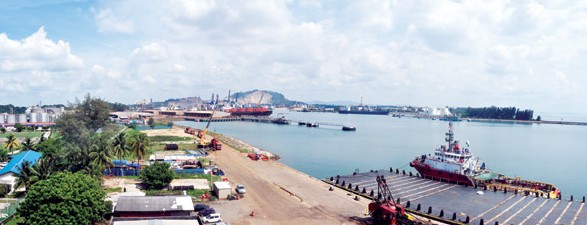 Kuantan Port on the east coast of Peninsular Malaysia will give the country faster access to China's ports and will be able to accommodate some of the biggest vessels in operation. [Photo / Provided to China Daily]