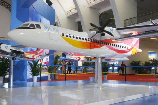 A model of the next-generation turboprop MA-700 regional airliner is on display at an air show in 2009. Aviation Industry Corp of China, a major Chinese aircraft manufacturer, said on Thursday it will complete the design of the 78-seat airliner next year. Its maiden flight is slated for 2016.[Photo / China Daily]  