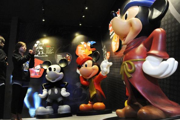 The Disney characters at a company event in Shanghai on Tuesday. The Shanghai International Tourism and Resorts Zone, covering about 24.7 square kilometers, will have the Disneyland theme park as its core as well as other tourism, cultural and retail areas.[Provided to China Daily]