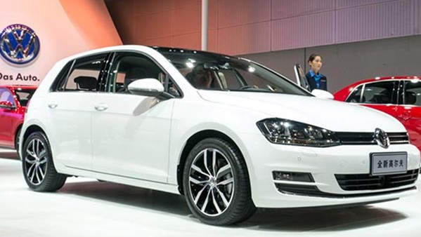 A FAW-Volkswagen's all-new Golf is pictured at the 2013 Auto Guangzhou on Nov 21, 2013. [Hao Yan / chinadaily.com.cn]   