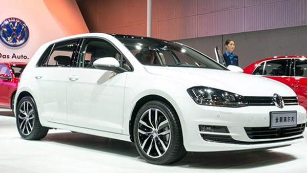 A FAW-Volkswagen's all-new Golf is pictured at the 2013 Auto Guangzhou on Nov 21, 2013. [Hao Yan / chinadaily.com.cn]   