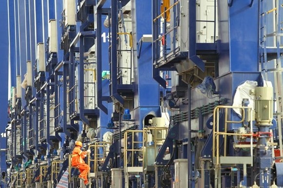 A facility owned by Shanghai Zhenhua Heavy Industries Co Ltd in Nantong, Jiangsu province. The company is in talks to acquire a German shipyard. Xu Congjun / For China Daily