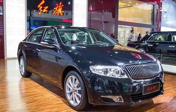 A Hongqi H7 sedan is pictured at the 2013 Chengdu Motor Show on Aug 30, 2013. [Hao Yan / chinadaily.com.cn]  