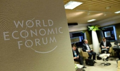 Conventioners talk with each other at the congress center of the World Economic Forum, in Davos, Switzerland on Jan. 22, 2014. The World Economic Forum (WEF) started its annual meeting Wednesday in the Swiss ski resort of Davos under the theme Reshaping of World. Photo: Xinhua