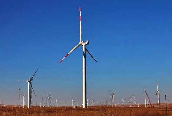 Photo taken on Jan. 15, 2014 shows a wind power plant on the Bashang Grassland in north China's Hebei Province. (Xinhua/Yang Shiyao) 