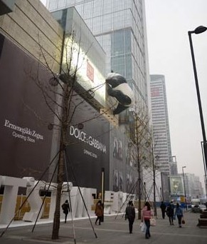 The Chengdu International Finance Square mall on Hongxing Road offers 760,000 sq m of space. [Provided to China Daily]