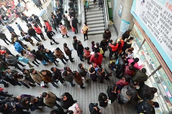 Parents queue up for registration at the Wuhan Children's Hospital on Jan 13. Healthcare is seen as an industry that is a bright spot for investors in China. [Photo / China Daily]