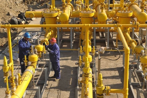 Workers check pressure valves at a natural gas facility in Dalian, Liaoning province. In 2013, China's LNG imports rose 22.4 percent to 25 billion cubic meters, according to the CNPC Economics and Technology Research Institute. Liu Debin / for China Daily   